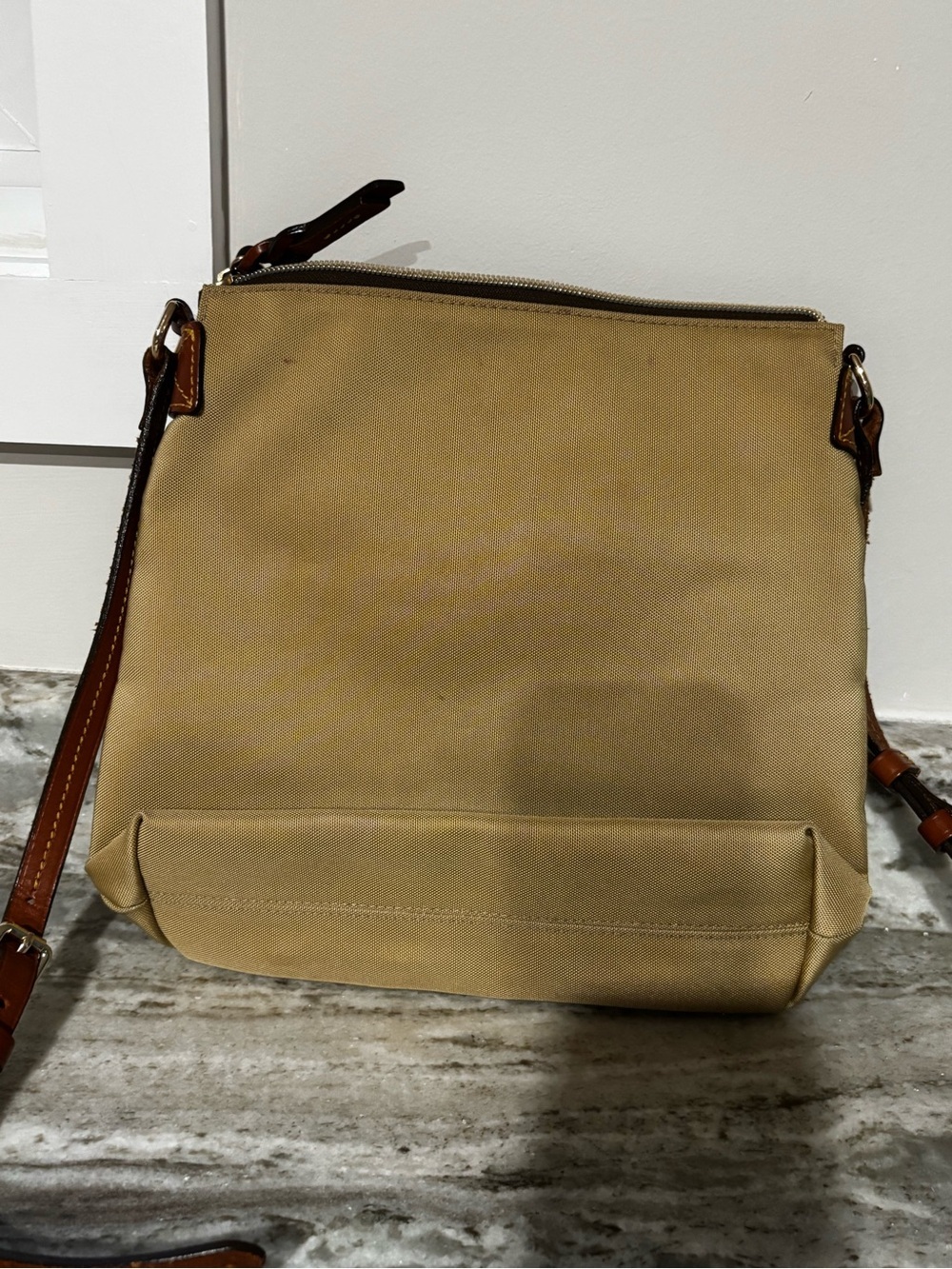 Vintage Dooney & Bourke Women's Crossbody Bag in Khaki - Picture 9 of 12